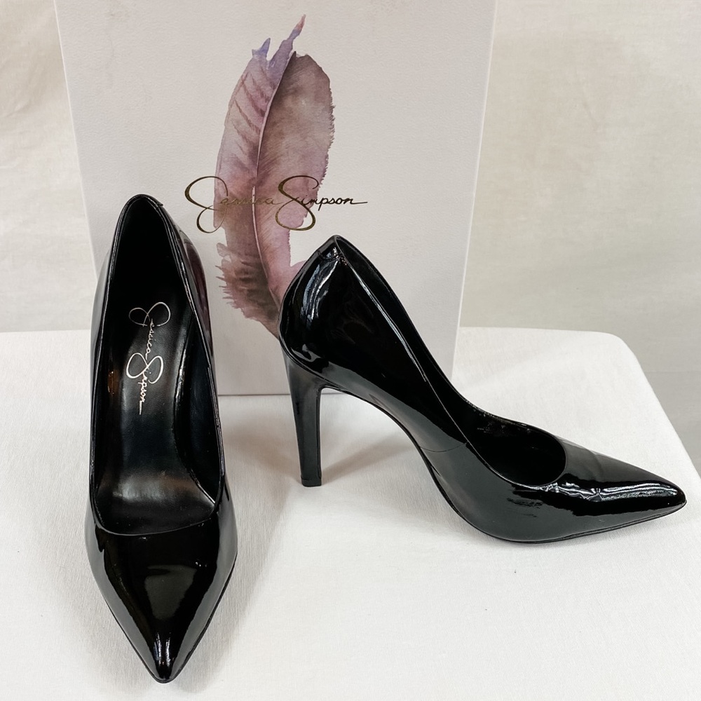 JESSICA SIMPSON - “Nolita” Black Patent Pumps